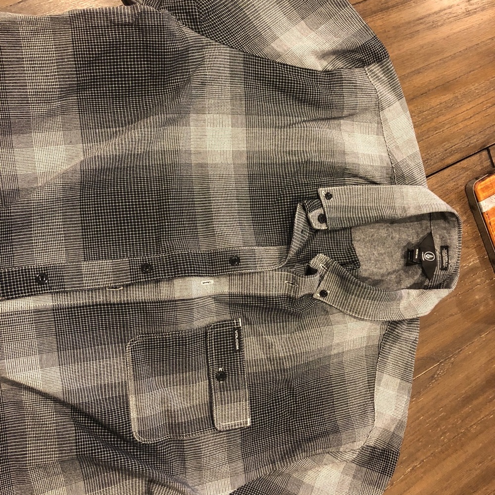 Volcom NEVER WORN Button Up Shirt